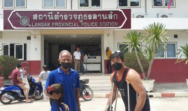 หนุ่มใหญ่อุ้มไก่แจ้งความเอาผิดเพื่อนบ้านใช้หนังสติ๊กยิงเข้าที่น่องจนขึ้นตีไม่ได้