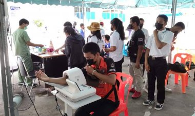 คนเมืองลำดวนผวาโควิดระบาดอีกระลอกแห่ฉีดวัคซีนกระตุ้นต่อเนื่อง