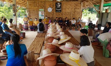 อพท. จัดอบรมแบบจับมือทำ "ผลิตสื่อประชาสัมพันธ์" ให้เครือข่ายท่องเที่ยวโดยชุมชนน่าน