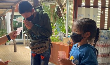 ชื่นชม!หนูน้อยโคราชวัย 6 ขวบ ท่องกลอนขายโดนัท หาเงินเป็นทุนการศึกษา