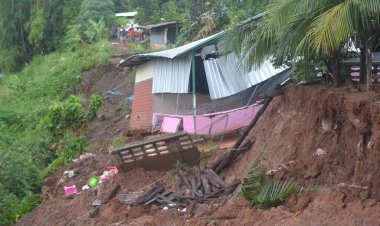 ระทึก!ฝนตกถล่มหนักติด 2 วัน ดินสไลด์ศูนย์เด็กเล็กไหลลงตลิ่งลำน้ำชี