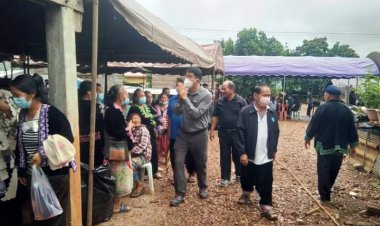 "ผู้แทน.ชัยวุฒิ" ลงพื้นที่ร่วมงานสีดำ เคารพศพ หมู่บ้านชาวม้ง ต.รวมไทยพัฒนา