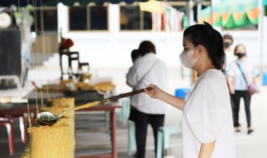 วัดสายไหมทำเทียน 12 นักษัตร ให้ประชาชน ร่วมหล่อเทียนพรรษา