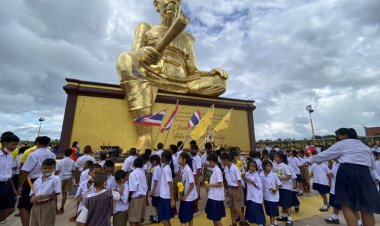 ชาววังน้ำเขียวแห่เทียนพรรษารอบหลวงพ่อคูณองค์ใหญ่ที่สุดในโลก (ชมคลิป)