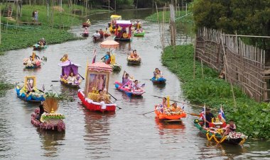 อลังการ!เมืองกรุงเก่าแห่เทียนพรรษาทางน้ำคลองโพถวายวัดขนอนใต้-ขนอนเหนือ