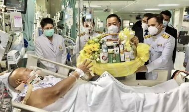 ในหลวง พระราชินี พระราชทานดอกไม้เยี่ยม "แม่ทัพเกรียง"และ 6 นายทหารจากเหตุ ฮ.ตกที่สงขลา