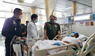 บิ๊กกองทัพบกมาเลเซียบินตรงเยี่ยมให้กำลังใจแม่ทัพภาคที่ 4 และ ทหาร 6 นาย