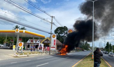 รอดหวุดหวิด!นักธุรกิจหนุ่มหนีตายออกจากเบนซ์หรู หลังรถเหยียบแผ่นเหล็กเกิดไฟไหม้ทั้งคัน