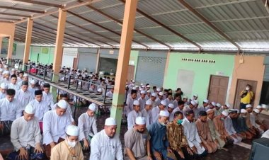 ชาวจะนะ ร่วมละหมาดฮายัต ขอดุอาร์ ส่งกำลังใจให้แม่ทัพภาคที่ 4 และกำลังพลที่ได้รับบาดเจ็บฮ.ลงจอดฉุกเฉิน