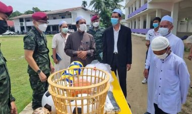 ชุดควบคุมที่ 954  หน่วยเฉพาะกิจสันติสุข มอบอุปกรณ์กีฬา ให้เยาวชนเสริมสร้างความสามัคคี ห่างไกลยากเสพติด