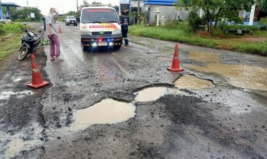 ชาวบ้านสุดทน ถนนพระจันทร์ อุบัติเหตุบ่อย ขอให้ช่วยแก้ไขด่วน