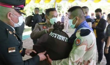 ในหลวงโปรดเกล้าฯองคมนตรีลงพื้นที่ตรวจเยี่ยมปชช.ได้รับผลกระทบจากไฟใต้