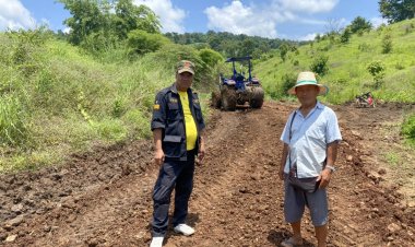 รอง นายก.อบจ.ตาก ส่งเครื่องจักรกล เครื่องมือหนัก ปรับปรุงถนนเพื่อการเกษตร แก้ไขปัญหาให้เกษตรกรชาวรากหญ้า