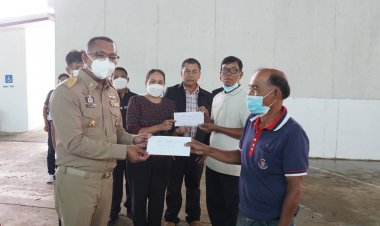 เทศบาลตำบลผือใหญ อำเภอโพธิ์ศรีสุวรรณ มอบเงินช่วยเหลือเยียวยา ผู้ประสบวาตภัยครั้งใหญ่ร่วม 2 ร้อยหลังคาเรือน