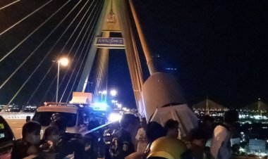 หนุ่มวัย 19 น้อยใจแม่ไม่ให้เรียน ปีนราวสะพานภูมิพลจะกระโดดน้ำตาย โชคดีชาวบ้านช่วยทัน