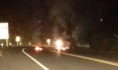 ยะลา-คนร้ายป่วนหนักเผาถนน-รถขนน้ำยางกลางถนนทางหลวงสองสายหลักทั้งรามัญและธารโต