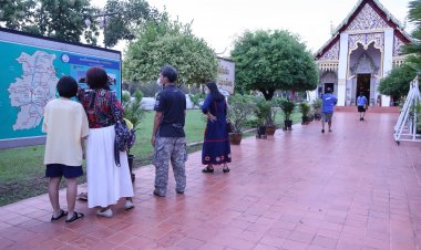 นักท่องเที่ยวทะลักเมืองน่าน ซุ้มลีลาวดี  ถนนคนเดิน  ยังครองใจพากันถ่ายรูปเช็คอินคึกคัก