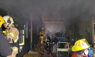 ระทึก!ไฟฟ้าลัดวงจรไฟลุกไหม้โรงงานผลิตแบตเตอรี่ลิเธียม ย่านบางพลีวอด