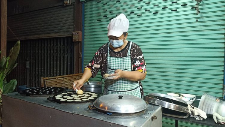 ขนมครกสูตรโบราณ คงความอร่อยแบบเก่าๆคู่เมืองปราจีนบุรีกว่า 60 ปี