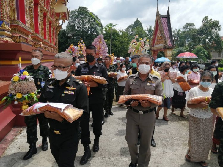 โรงเรียนวัดโบราณสถิตย์ร่วมเอกชนนราธิวาสทอดผ้าป่าสามัคคีเพื่อการศึกษา