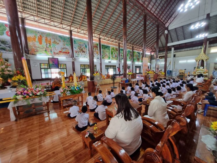 โรงเรียนทุกสังกัดในปราจีนฯนำ นร-ครูเวียนเทียน-แห่ถวายเทียพรรษา-ผ้าอาบน้ำฝน