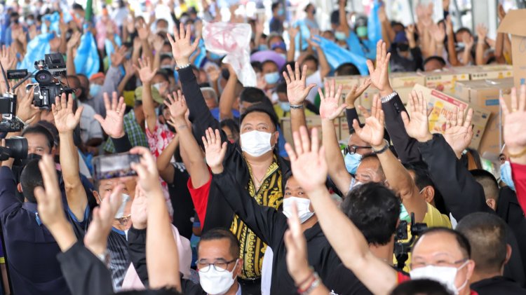 “พวกกันสำคัญเสมอ” "สุชาติ”รมว.แรงงาน จัดงานวันเกิดครบรอบ 48 ปี ยิ่งใหญ่ มอบทุนนักเรียน 1 ล้าน คนชลบุรีนับหมื่นแห่อวยพร