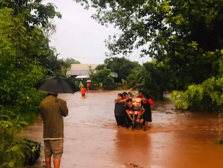เมืองพิมายฝนตกหนักมวลน้ำสะสมทะลักท่วมฉับพลันกว่า 40 หลังหนีตายอลหม่าน