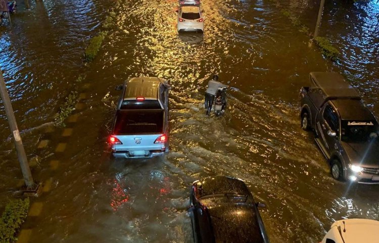 กรมอุตุฯ เตือนวันนี้รับมือฝนตกหนักมากทุกภาค เสี่ยงท่วมฉับพลัน-น้ำป่าไหลหลาก