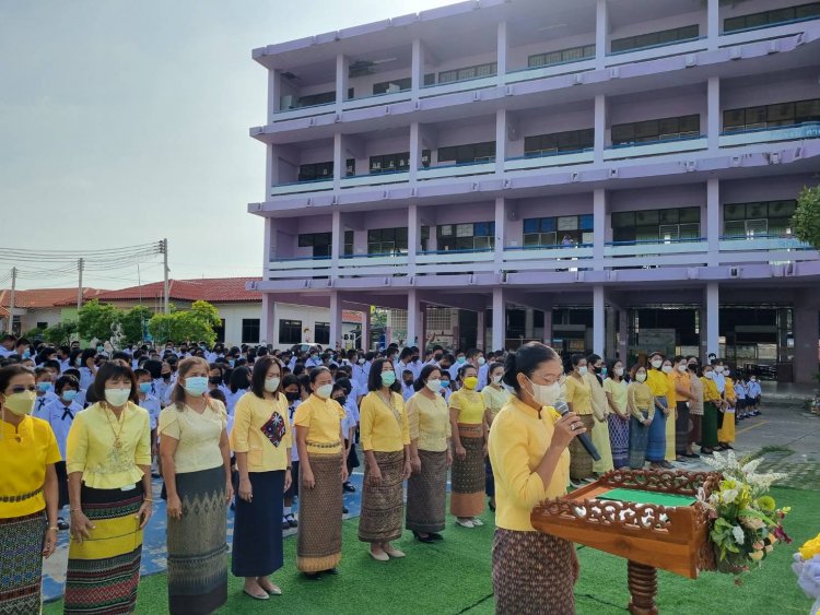 โรงเรียน ท.2 สังกัดเทศบาลเมืองปราจีนบุรีนำนักเรียน-ครูถวายพระพรชัยมงตลเนื่องในวันเฉลิมพระชนมพรรษาในหลวง