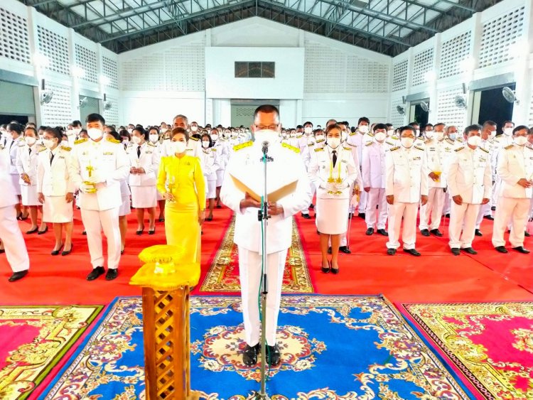 อำเภอโพธิ์ศรีสุวรรณ จัดพิธีถวายเครื่องราชสักการะและวางพานพุ่ม-จุดเทียนถวายพระพรชัยมงคล