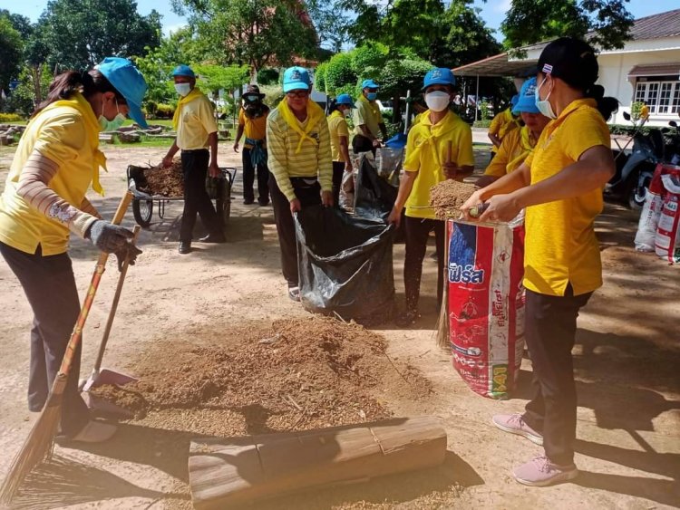 กำนันตำบลสำโรง นำจิตอาสาครึ่งร้อย พัฒนาวัด ทำความสะอาด ปรับภูมิทัศน์ อันเป็ย ศาสนสถาน ให้เจริญหูเจริญตา