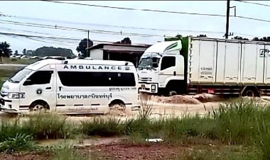 ฝนตกหนักตลอดวัน   น้ำท่วมถนนเหตุหลักมาจากการถมที่ดินจนน้ำระบายตามธรรมชาติไม่ได้