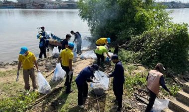 ร่วมกิจกรรมจัดเก็บขยะที่ตกค้างในพื้นที่บูมกักขยะ (BOOM)ก่อนที่ขยะจะลอยสู่อ่าวไทย