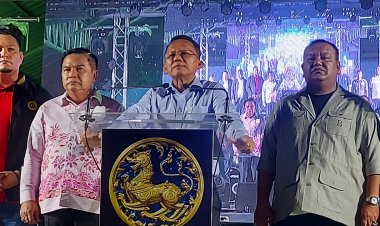 ฮือฮา อลังการ ! สมศักดิ์ รมว.ยุติธรรม ลงพื้นที่นราฯ วันกำนันผู้ใหญ่บ้าน ส.ส.สัมพันธ์ กลุ่ม สส.บีลา แจกไป “อุมเราะห์”