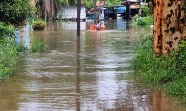 น้ำป่าเขาใหญ่ไหลบ่าเข้าท่วมบ้านเรือนต้องกางเต้นท์นอนริมถนน   หมู่บ้านถูกตัดขาด    รีสอร์มกลางดงตาลจมใต้น้ำ