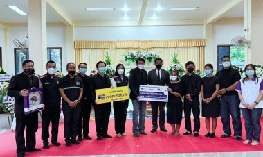 ผู้ว่า กทม.ร่วมเป็นสักขีพยานมอบสินไหมกรณีพนักงานสวนสาธารณะ กทม.ถูกรถชนเสียชีวิต