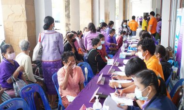 โครงการ "แว่นตาผู้สูงอายุในสมเด็จพระเทพรัตนฯ"ให้ผู้ยากไร้จำนวน 400 คน