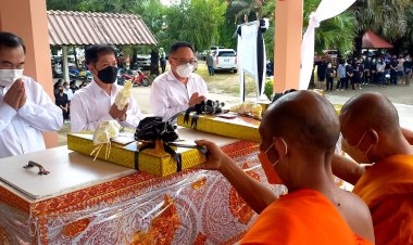 "นายกเคี้ยง-นายกเสริฐ" ประธานจุดธูป-เทียน และทอดผ้าไตรเอกบังสกุล งานฌาปนกิจศพ "คุณชาญชัย กรรณลิกา"