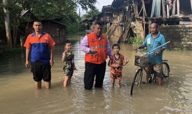ฝนตกหนักไหลสมทบแม่น้ำปราจีนบุรีเอ่อท่วมกบินทร์บุรีขยายวงกว้าง