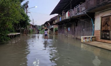 น้ำท่วมชุมชนตลาดเก่าปราจีนบุรีขยายวงกว้างเดือดร้อนหนัก