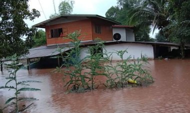 น้ำป่าทะลักจากยอดดอยไหลท่วมตำบลชาติตระการท่วมฉับพลันไฟฟ้าดูดดับ 2 ราย