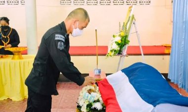ผบ.กกล.ทพ.จชต.ร่วมพิธีรดน้ำศพทหารกล้าก่อนพากลับทำพิธีที่วัดบ้านเกิด