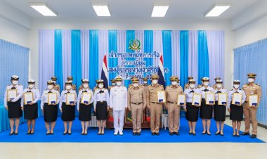 จก.พร. มอบใบประกาศยกย่องชมเชยกำลังพลดูแลรักษาเหยื่อไฟไหม้เมาน์เทน บี