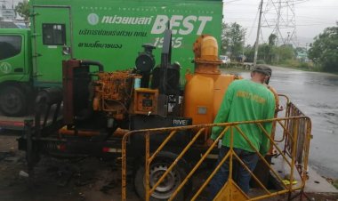 ฝนตกปานกลาง-หนัก พื้นที่เขตกทม. จนท.ลงพื้นที่ประจำจุด ให้ความช่วยเหลือประชาชน