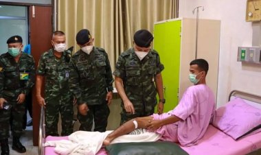 รองมทภ.4ลงพื้นที่เยี่ยมผู้ได้รับผลกระทบจากคนร้ายขว้างไปป์บอมบ์ที่รือเสาะ