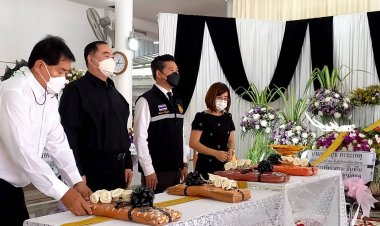 "ผู้พิพากษา-นายกเคี้ยง-รองเอิร์ธ"  ทอดผ้าไตรเอก ไตรบังสกุล งานฌาปนกิจศพ "คุณพ่อพุต อินต๊ะ"