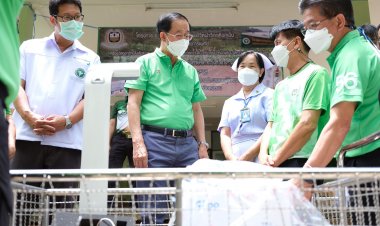 "อาคม"รมว. คลัง-"สุรชัย"ร่วมมอบอุปกรณ์ทางการแพทย์ให้โรงพยาบาลทุ่งหัวช้าง จ.ลำพูน