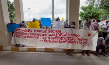 ม็อบขอนแก่นบุกศาลากลางจี้ผู้ว่าฯ แก้ปัญหาที่อยู่อาศัยชุมชนหลักเมืองให้ชัดเจน