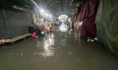 ตลาดโรงเกลือเก่าอ่วม น้ำท่วมฉับพลัน นำขังรอระบาย