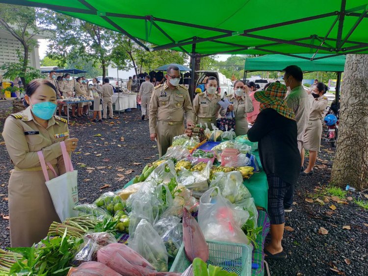 อำเภอโพธิ์ศรีสุวรรณ เปิดตลาดประชารัฐ คนโพธิศรียิ้มได้ แก้ปัญหาค่าครองชีพของชาวบ้าน